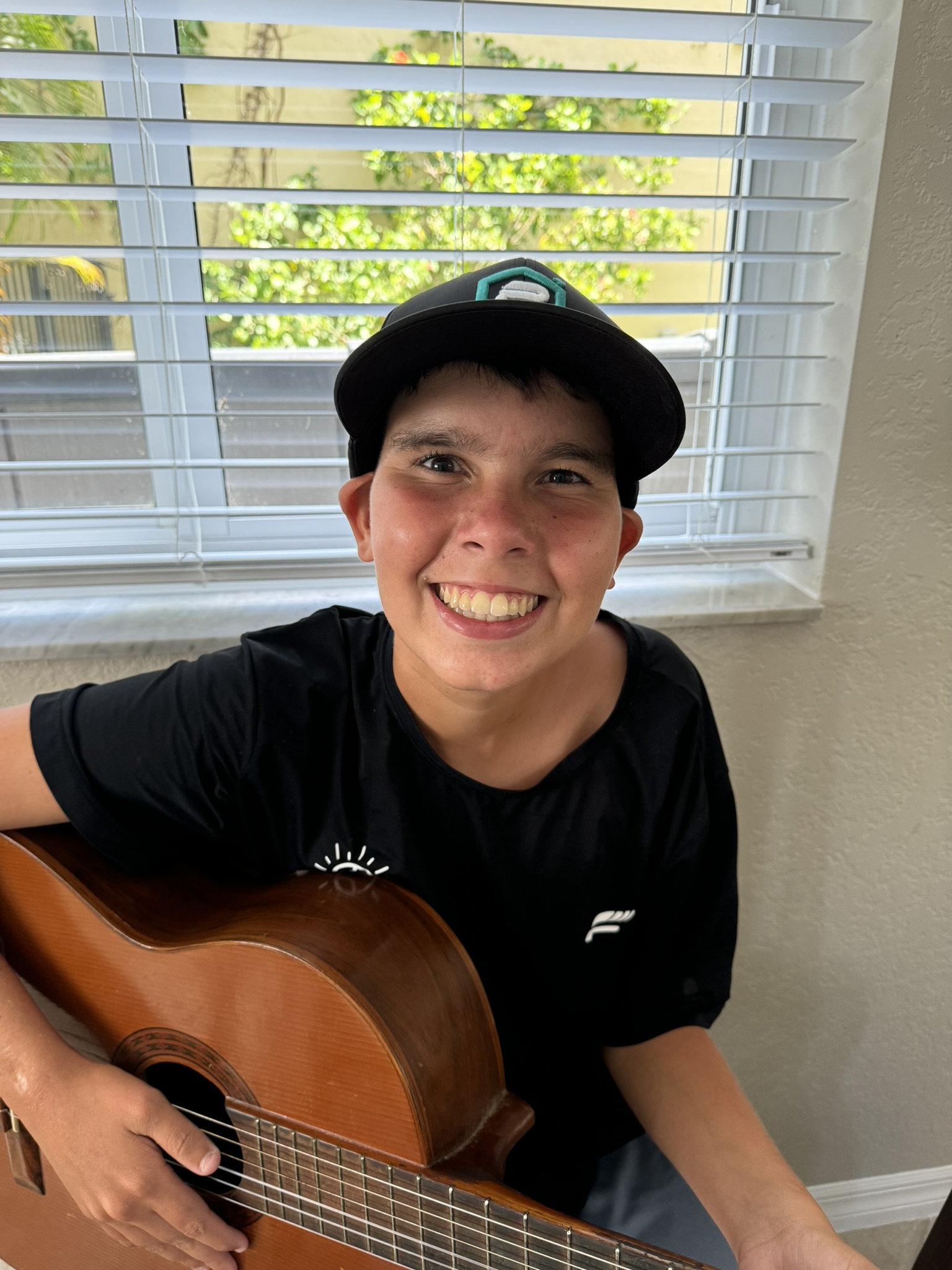 Tiago Barroso smiling while playing guitar